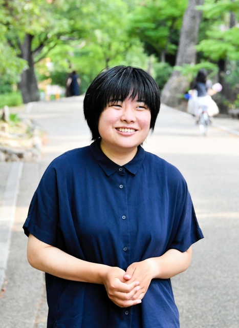 今春から実家を離れて暮らし始めた清崎鈴乃さん。「家の中が静かで、何をしたら良いのか戸惑っています」＝西宮市内