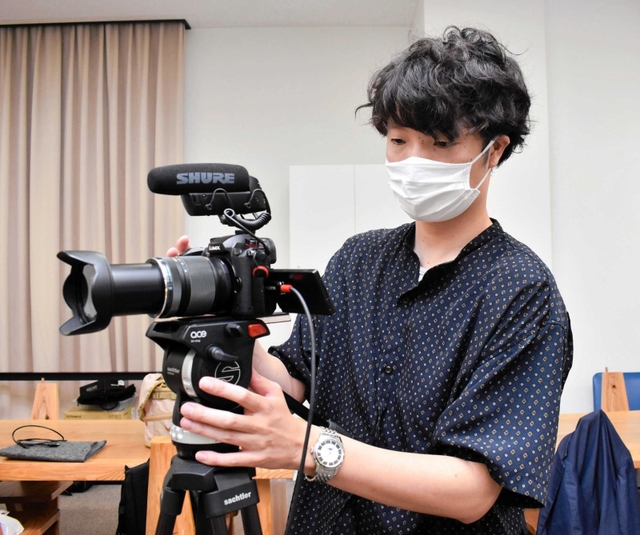 法人の代表を務める歌川達人さん＝豊岡市内