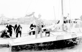 １９６２年、ヨット「マーメイド号」で太平洋を横断し、米サンフランシスコに到着した堀江謙一さん（ＵＰＩ＝共同）