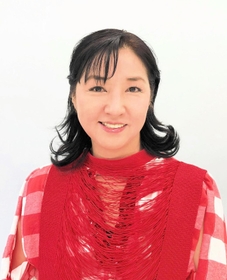 悪性リンパ腫の闘病経験を語る愛華みれさん＝東京都（提供写真）