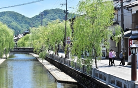 夏休み前の閑散期に当たる城崎温泉＝９日午前、豊岡市城崎町湯島