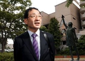 「あれだけの事故を起こした国の責任を問いたい」。静かに思いを語る橋本洋一さん＝神戸市北区（撮影・長嶺麻子）