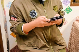 愛知県からシェルターに避難したインドネシア人女性＝５月２２日午後、神戸市内