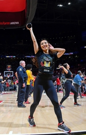 ＮＢＡアトランタ・ホークスの試合会場でパフォーマンスする大西真菜美さん＝４月、米アトランタ　（Ｃ）Ｓｃｏｔｔ　Ｃｕｎｎｉｎｇｈａｍ