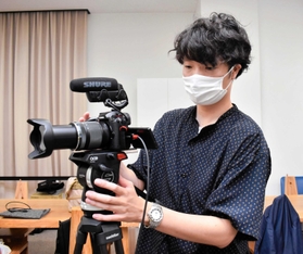 法人の代表を務める歌川達人さん＝豊岡市内