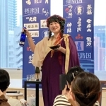 「西洋風の建築や洋菓子などの港のイメージがありながらも、酒造りのように古くからの伝統も兼ね備えているのが兵庫の魅力」と語った藤村シシンさん＝神戸市中央区（提供写真）