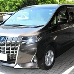 納車された兵庫県知事公用車のトヨタ・アルファード＝３日午前、県庁