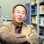 日韓を取り巻く現状について解説する神戸大大学院国際協力研究科の木村幹教授＝神戸市灘区六甲台町