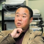 日韓を取り巻く現状について解説する神戸大大学院国際協力研究科の木村幹教授＝神戸市灘区六甲台町