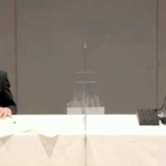 オンライン会見に臨む川崎重工業の渡辺達也専務執行役員（右）と川重冷熱工業の森宏之新社長＝７日午後、東京都内