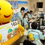 ２年ぶりにランナー募集が始まり、活気付く神戸マラソン実行委員会事務局＝10日午後、神戸市中央区北長狭通４