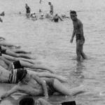 第２回の臨海学舎の実習風景＝１９６１年（鳴尾高校提供）