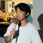 落選の一報を受け、インタビューに答える久本和明氏＝加古川市尾上町安田