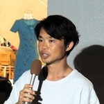 落選の一報を受け、インタビューに答える久本和明氏＝加古川市尾上町安田