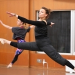 バレエの練習に打ち込むオレナ・ドブリャンスカさん＝神戸文化ホール（撮影・秋山亮太）