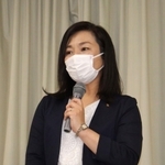 記者会見でＵＳＢの紛失事案について説明する稲村和美市長＝24日夕、尼崎市役所