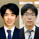 藤井聡太王位（左）豊島将之九段