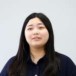 外国人の立場から日本の政治の印象を語る関学大２年の金鼎さん＝神戸市中央区、神戸新聞社（撮影・小林良多）