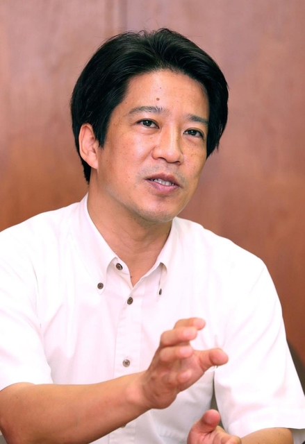 若者に投票を呼びかける加古川市の岡田康裕市長＝加古川市加古川町北在家（撮影・辰巳直之）