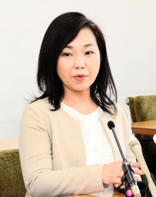 任期満了での退任を正式表明する稲村和美・尼崎市長＝７日午前、尼崎市役所（撮影・久保田麻依子）