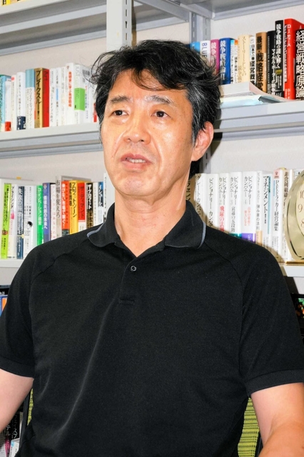 「スタートアップと中小企業を両輪に据えた成長戦略を」と話す神戸大大学院経営学研究科の忽那憲治教授＝神戸市灘区、神戸大