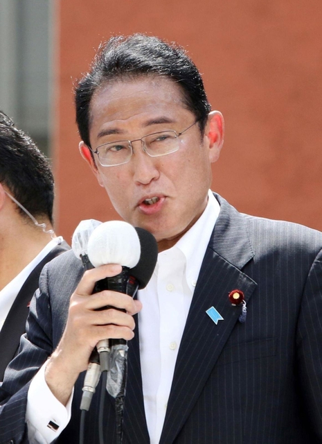 自民党の政策を訴える岸田文雄首相＝７日午後、神戸市中央区（撮影・中西大二）