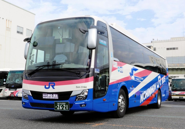 高速バス「かけはし号」（西日本ＪＲバス提供）