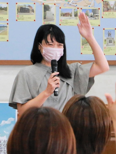 絵本作家のかのうかりんさんが講師を務めたワークショップ＝神戸市灘区王子町３