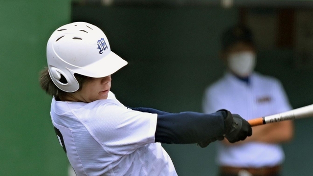 強振。髪の毛が揺れる＝尼崎市ベイコム