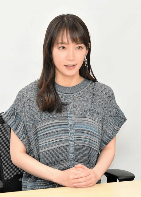 吉岡里帆さん　ur 特製ハンカチ　　大島依提亜さん 吉岡里帆と広尾／Girls in the City “supplement” | POPEYE Web