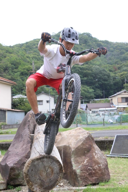 自宅近くの私設練習場で腕を磨く横田宏太郎さん＝相生市