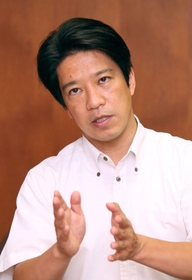 若者に投票を呼びかける加古川市の岡田康裕市長＝加古川市加古川町北在家（撮影・辰巳直之）