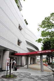 ２３年３月末での営業終了が決まった伊丹シティホテル＝伊丹市中央６