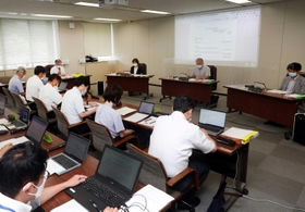 兵庫県立高校の再編対象１４校が報告された県教育委員会定例会＝１４日午後、神戸市中央区、兵庫県庁３号館教育委員会室（撮影・長嶺麻子）