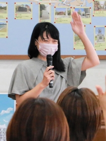 絵本作家のかのうかりんさんが講師を務めたワークショップ＝神戸市灘区王子町３