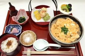 豊島将之九段が注文した「そば膳」＝神戸市北区有馬町、中の坊瑞苑