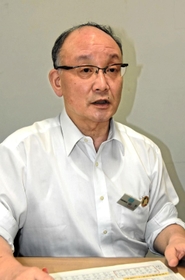 ワクチンの早期接種を呼びかける山下輝夫・兵庫県保健医療部長＝県庁