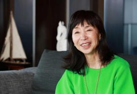「コロナ禍の中、すごく頑張った作品。文学の神様が見ていてくださったのかな」と玉岡かおるさん＝大阪市内（撮影・吉田敦史）
