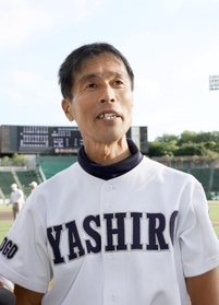 社ナインを初優勝に導いた山本巧監督＝神戸市須磨区、ほっともっとフィールド神戸（撮影・小林良多）