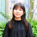 「穏やかで、一度も怒られたことがない」。最愛の父との思い出を語る山下栞奈さん＝神戸市東灘区