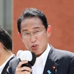 自民党の政策を訴える岸田文雄首相＝７日午後、神戸市中央区（撮影・中西大二）