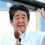 応援演説する自民党の安倍元首相＝７日午後、神戸市中央区（撮影・鈴木雅之）