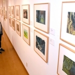 広く知られた作品の背景画などが並ぶ「アニメーション美術の創造者　新・山本二三展」＝あさご芸術の森美術館