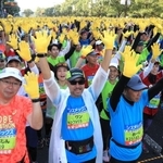 前回、２０１９年の神戸マラソンでスタートを待つランナーら＝神戸市中央区