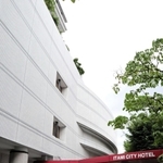 ２３年３月末での営業終了が決まった伊丹シティホテル＝伊丹市中央６