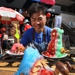 ちょっとホラーなかき氷。納涼効果は高そうだ＝神戸市須磨区行幸町３
