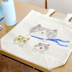 子どもらが描いたデブ猫マル＝神戸市灘区王子町３