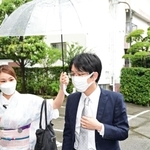 会場入りする豊島将之九段＝１９日午後２時７分、神戸市北区有馬町、有馬温泉の旅館「中の坊瑞苑」（撮影・中西幸大）