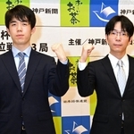 対局へ意気込む藤井聡太王位（左）と豊島将之九段＝１９日午後、神戸市北区有馬町、有馬温泉の旅館「中の坊瑞苑」（撮影・中西幸大）
