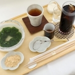 藤井聡太王位が注文した「抹茶　本生わらび餅」とアイスコーヒー＝２０日午前、神戸市北区有馬町、中の坊瑞苑（撮影・長嶺麻子）